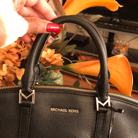 Michael Kors purse - Picture 3 of 8